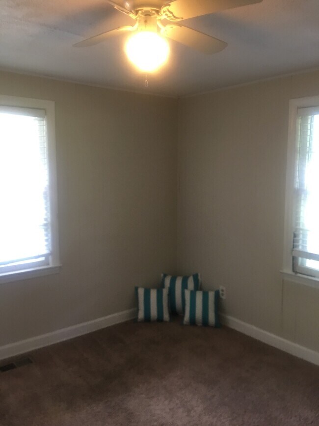 Foto del edificio - Beautiful 3 bed house!! Stainless Steel Ap...