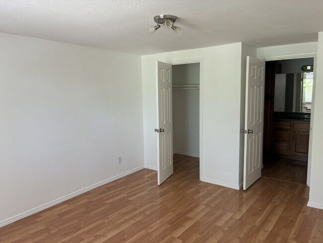 Foto del edificio - ONE MONTH OF RENT OFF MOVE IN INCENTIVE FOR SEPTEMBER! Beautiful Updated 1 Bedroom 1 Bathroom - H...
