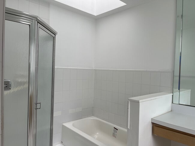 Building Photo - 25 Summers St