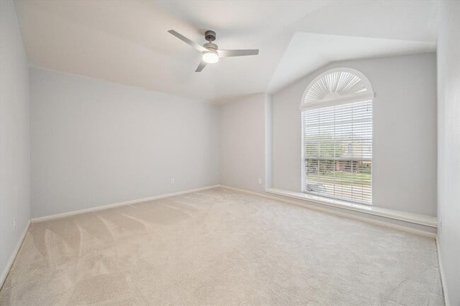 Building Photo - 9842 Lynette Falls Dr