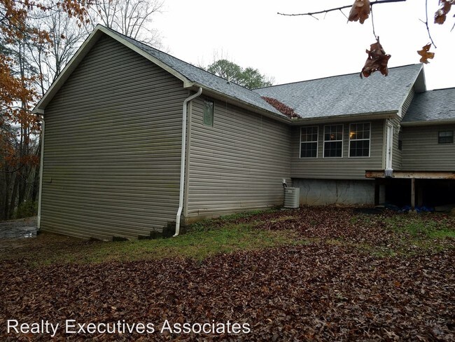Building Photo - 214 Chestnut Ridge Rd