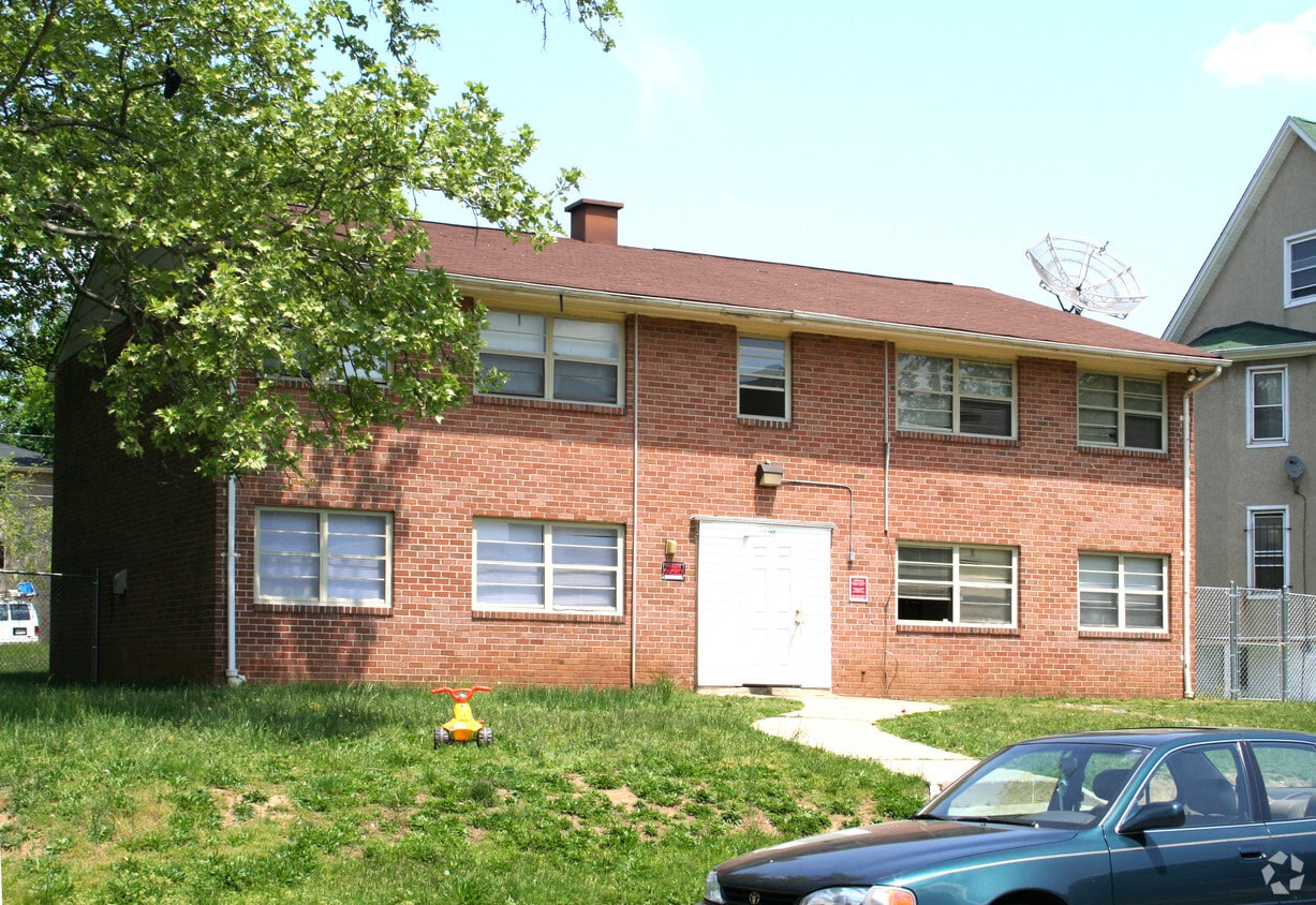 Building Photo - 3916 Maine Ave
