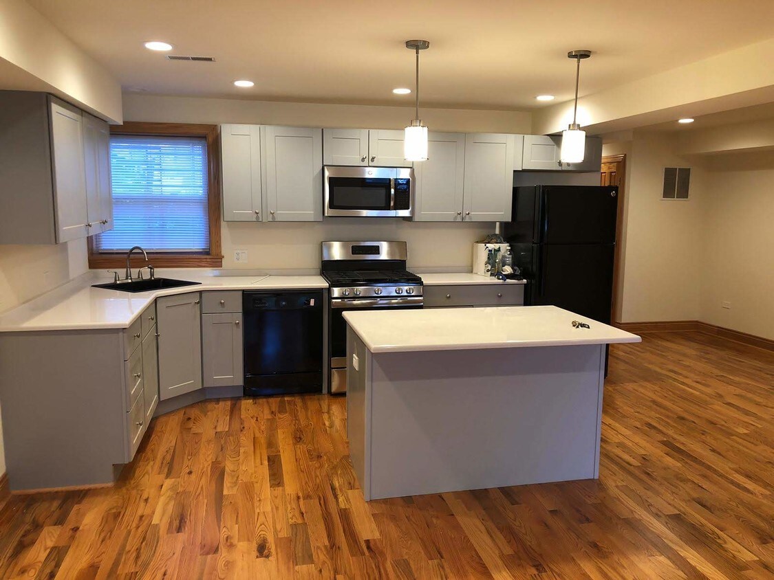 Foto principal - 7614 N Eastlake Terrace