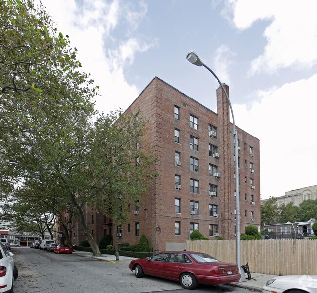 Primary Photo - 711 Montauk Ct