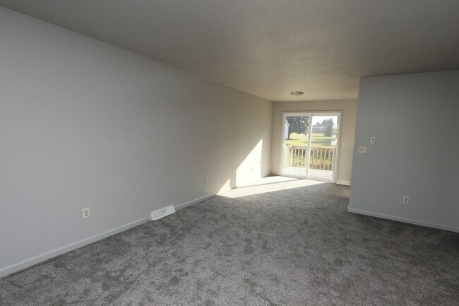 Foto del edificio - Nice, Recently Renovated 2-Bedroom Duplex ...