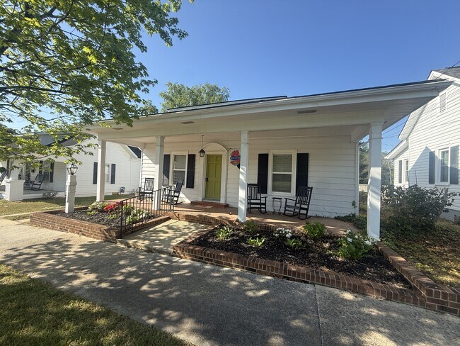 Foto del edificio - 303 W Parrish Dr