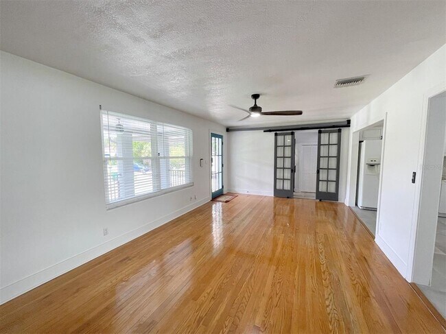Foto del edificio - 3815 W North B St