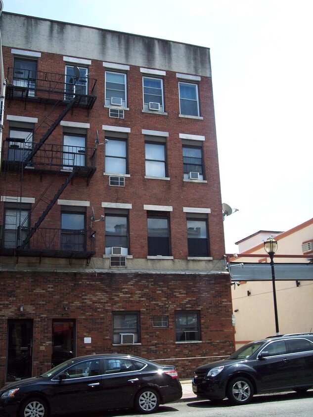 Primary Photo - 504 Central Ave