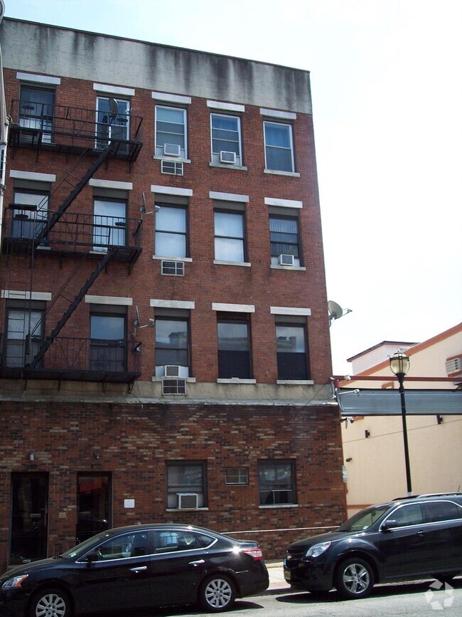 Building Photo - 504 Central Ave