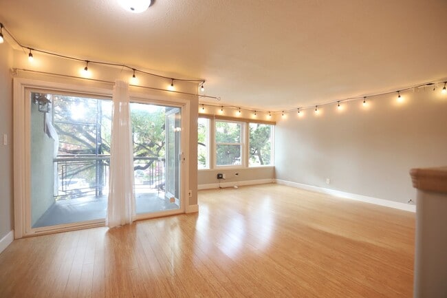 Building Photo - 22 Moss Ave