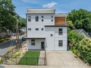 Building Photo - 1401 Kennon St