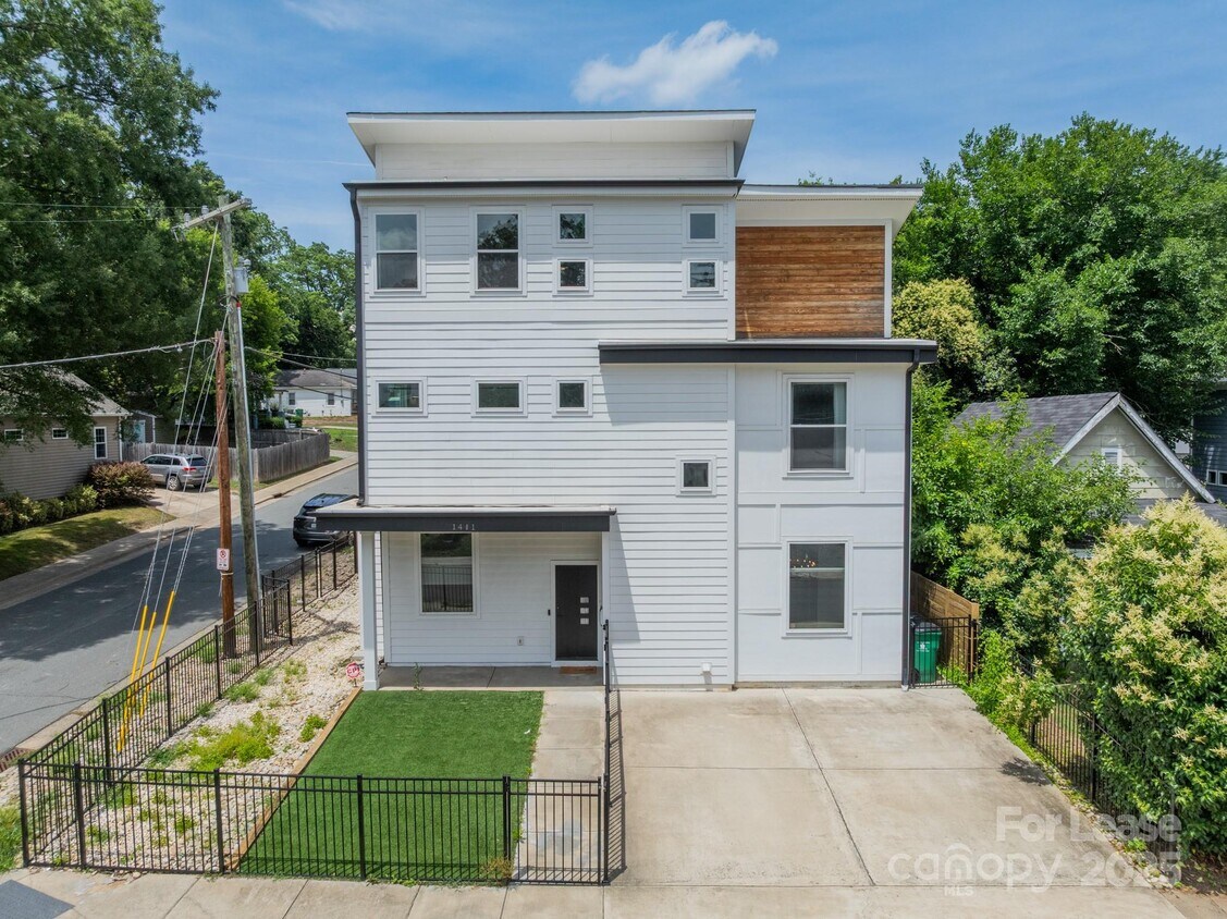 Primary Photo - 1401 Kennon St