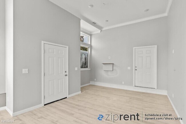 Foto del edificio - 4 br, 2 bath Triplex - 5699 Shattuck Ave, ...