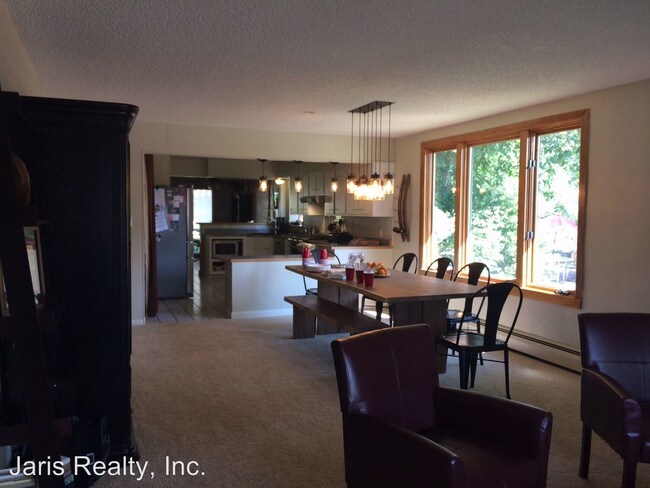 Foto del edificio - 3 br, 2 bath House - 116 Lewis St.