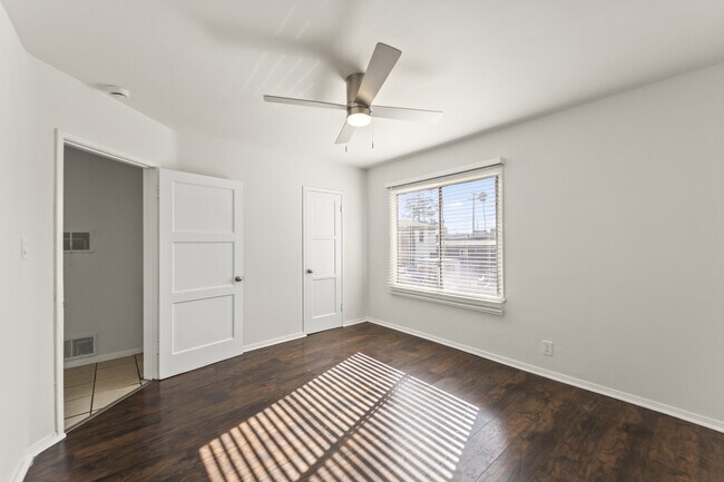 Foto del edificio - 1339 W 109th St
