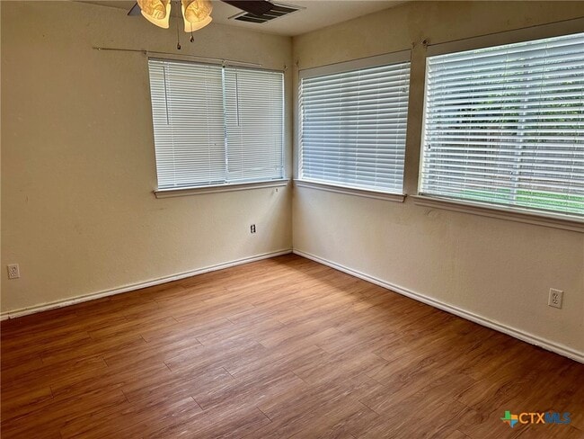 Building Photo - 130 Cedargrove
