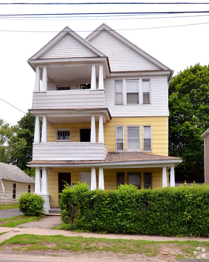 Building Photo - 73 Alma St
