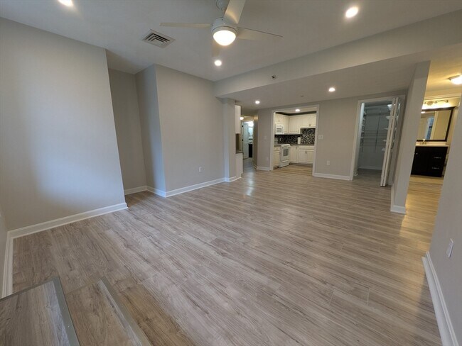 Foto del edificio - 155 Kendrick Ave