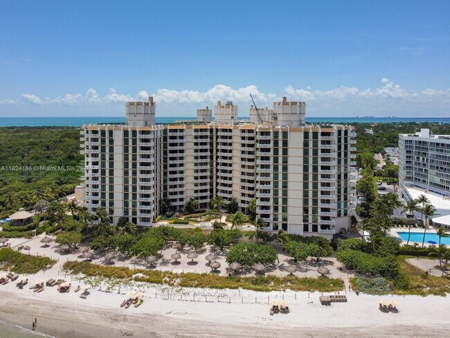 Foto del edificio - 1121 Crandon Blvd