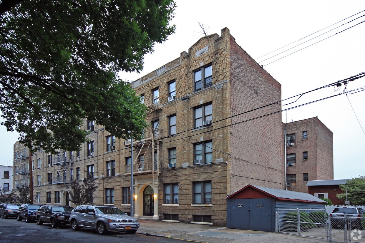 Building Photo - 2823 42nd St