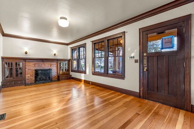 Building Photo - 5343 SE 44th Ave