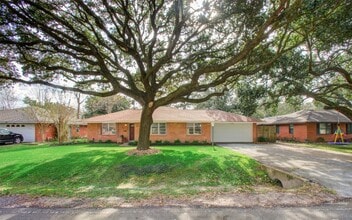 Building Photo - 8939 Rockhurst Dr