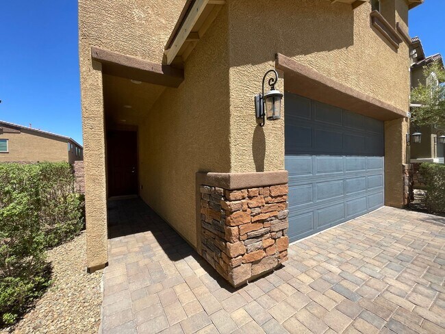 Foto del edificio - 4 BED 2.5 BATH 2 CAR GARAGE SINGLE FAMILY ...