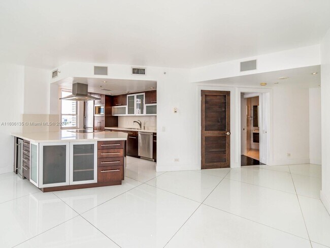 Building Photo - 701 Brickell Key Blvd