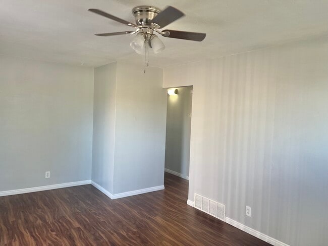 Building Photo - 326 W 4 Plex