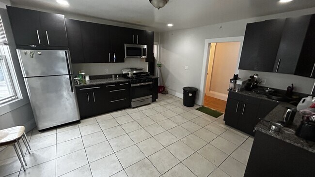 Foto del edificio - 3147-3149 Washington St. Unit 2