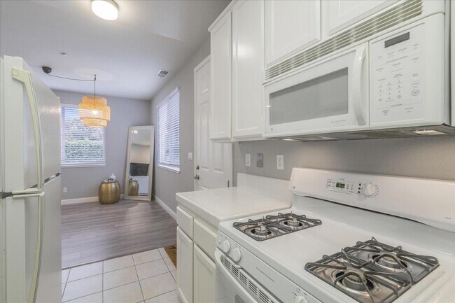 Foto del edificio - 22287 Stevens Creek Blvd