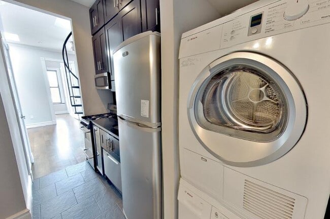 Building Photo - 199 E 3rd St