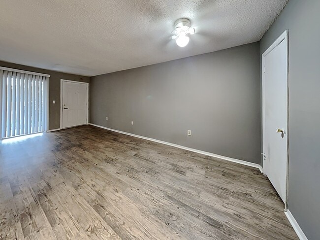 Foto del edificio - 476 Banyon Tree Cir