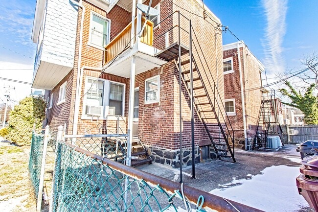 Building Photo - 1 bedroom, 1 bath - first floor living on a corner property