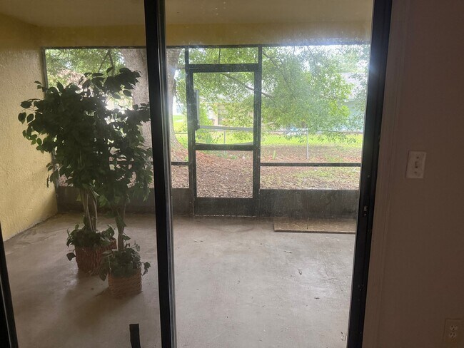 Photo - 323 Sherborne Ln (Poinciana, FL) Apartment