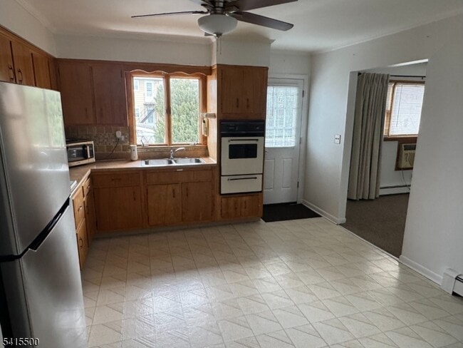 Foto del edificio - 83 Maple Ave