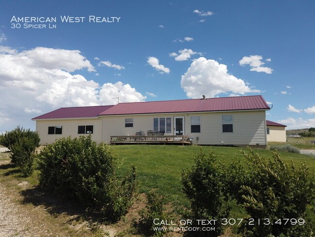 Building Photo - Large country home
