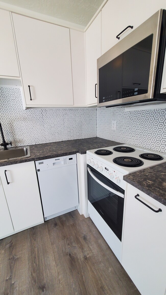 Stove, Dishwasher & Microwave - 4365 S Rose Garden Ln