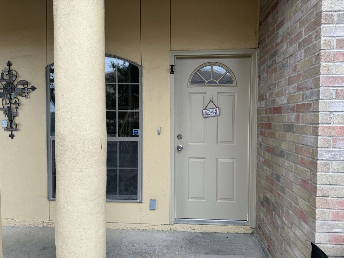 Foto principal - 9903 Crystal Ct