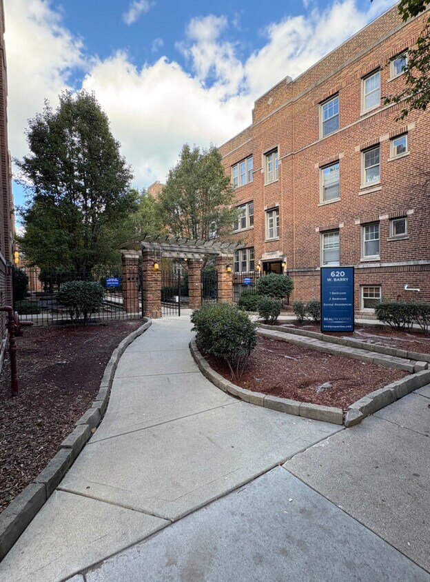 Foto principal - 622 W Barry Ave