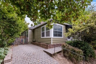Building Photo - 1410 SE 32nd Ave