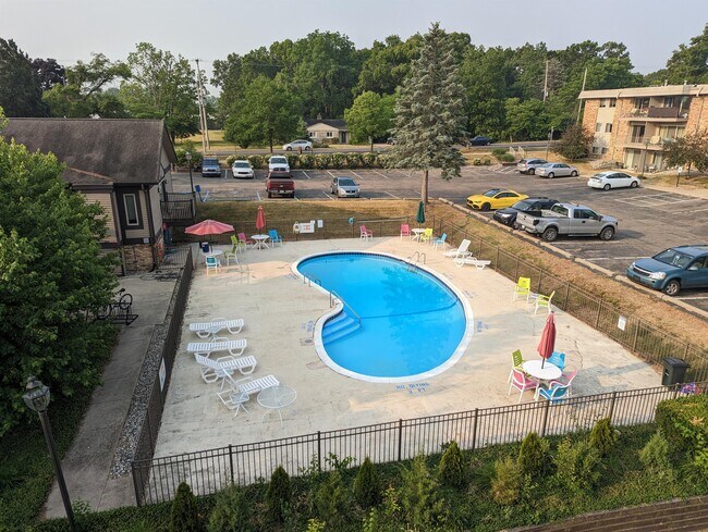 Building Photo - 734 W Kilgore Rd