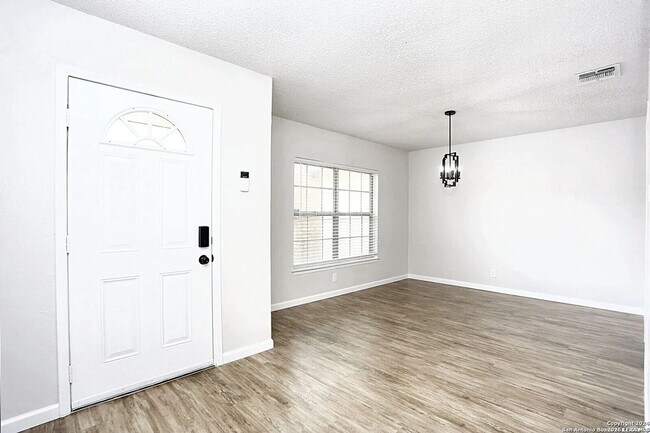 Building Photo - 1074 Ferdinand Dr