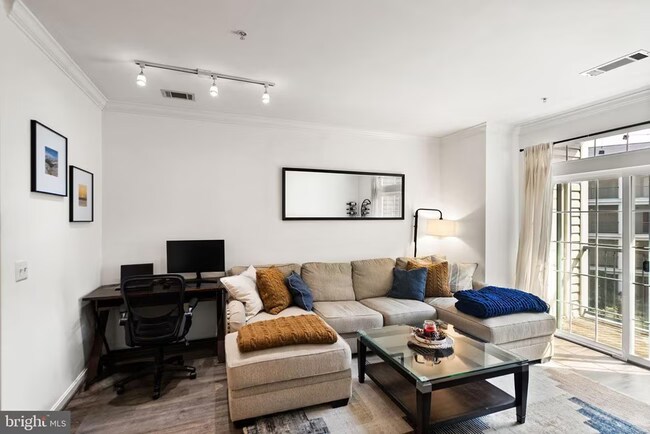 Building Photo - 2465 Army Navy Dr