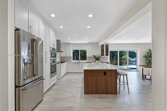Building Photo - 12985 Ortega Ln