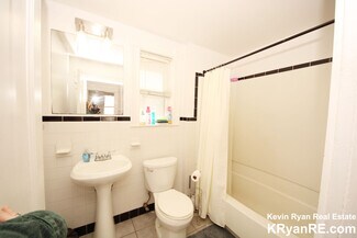 Building Photo - 23 Aldie St