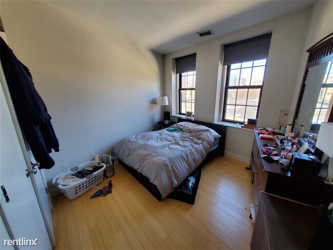 Foto del edificio - 490 Harrison Ave