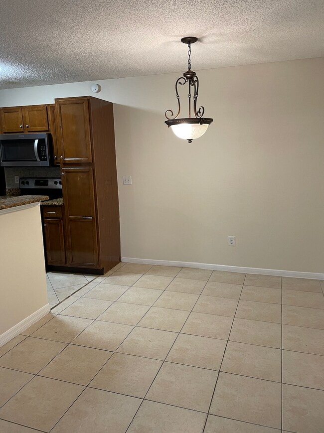 Comida - 712 Secret Harbor Ln