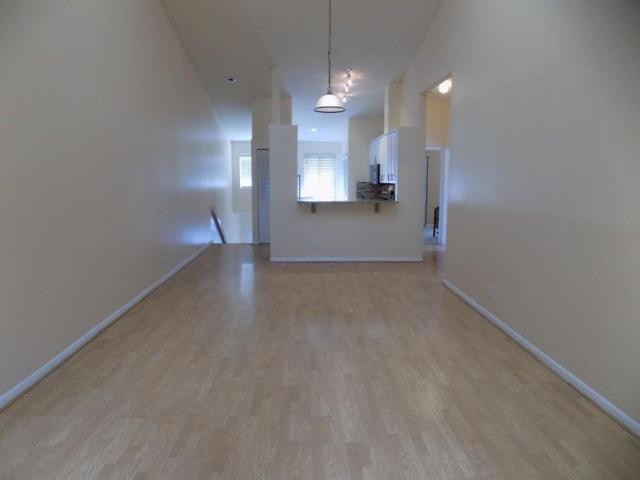 Building Photo - 305 Harbour Pointe Way