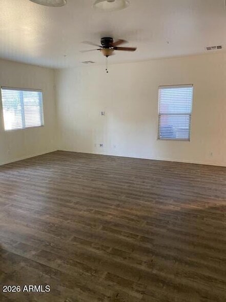 Foto del edificio - 8777 W Dahlia Dr